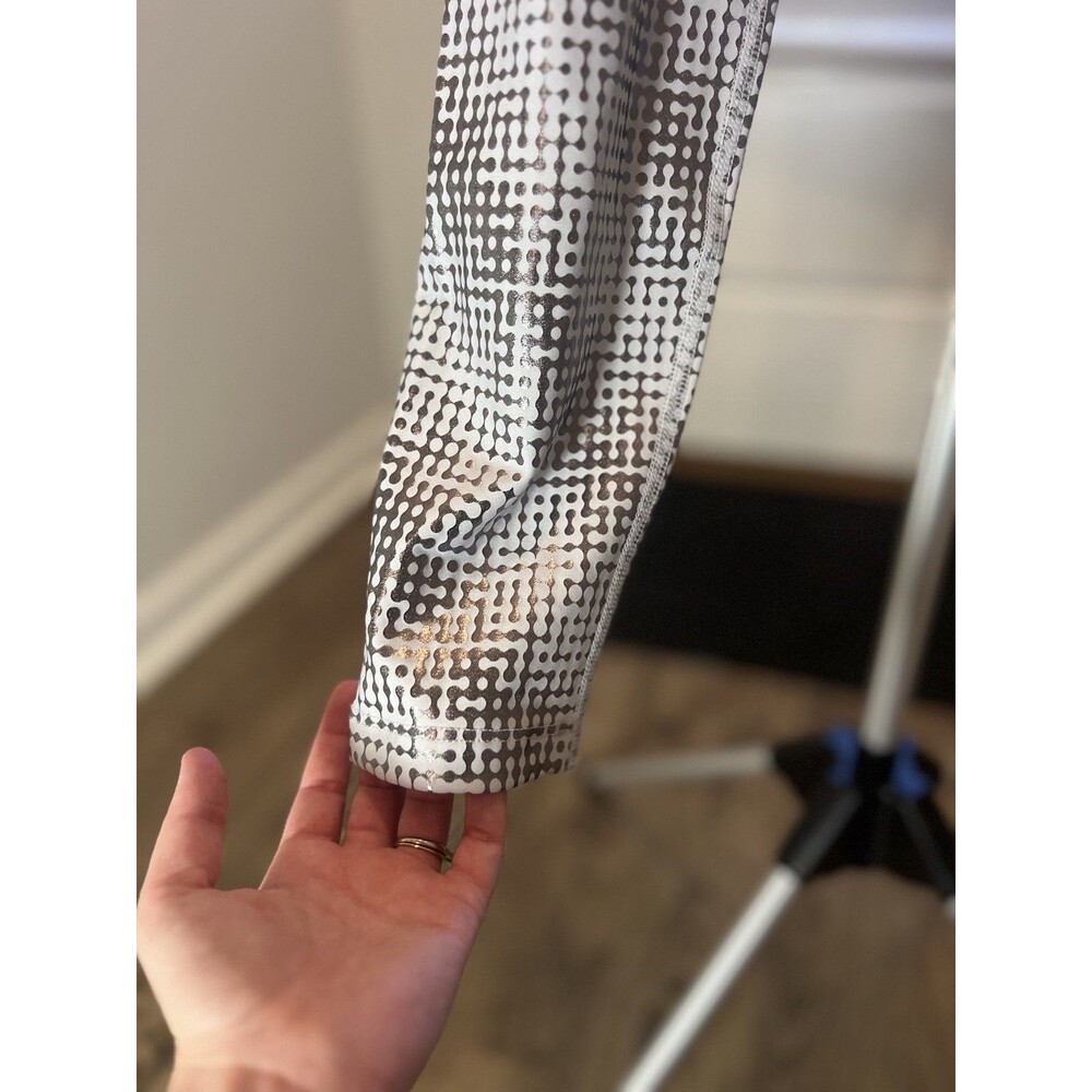 Peloton women’s leggings- Large- NWT-Show UP foil color - Picture 10 of 16